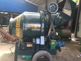 滚筒式混凝土搅拌机