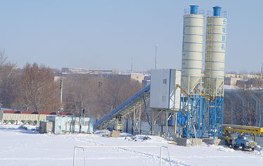 长城建机混凝土搅拌站设备是如何工作的?