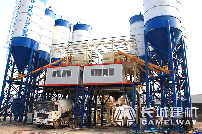 河南客户180型搅拌站工作现场 河南客户180型搅拌站工作现场