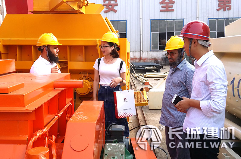 客户来长城建机厂家考察 客户来长城建机厂家考察